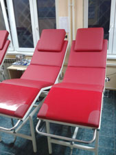 crvena fotelja
